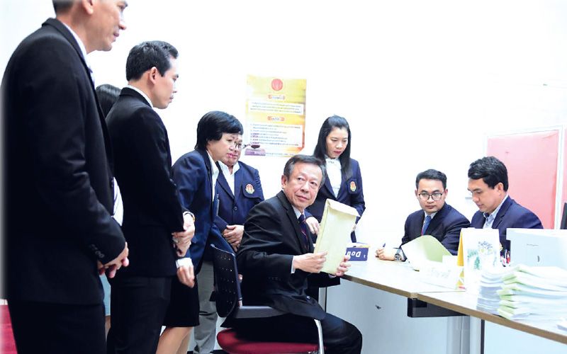 การเมือง - ด่วนที่สุด!!!มติเอกฉันท์ศาลรธน.รับคำร้องยุบพรรค 