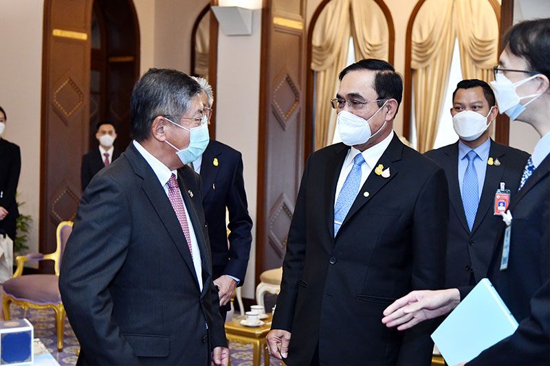 政治-日本大使が首相と会談タイが計画通りに経済を復活させるために国を開くと確信している